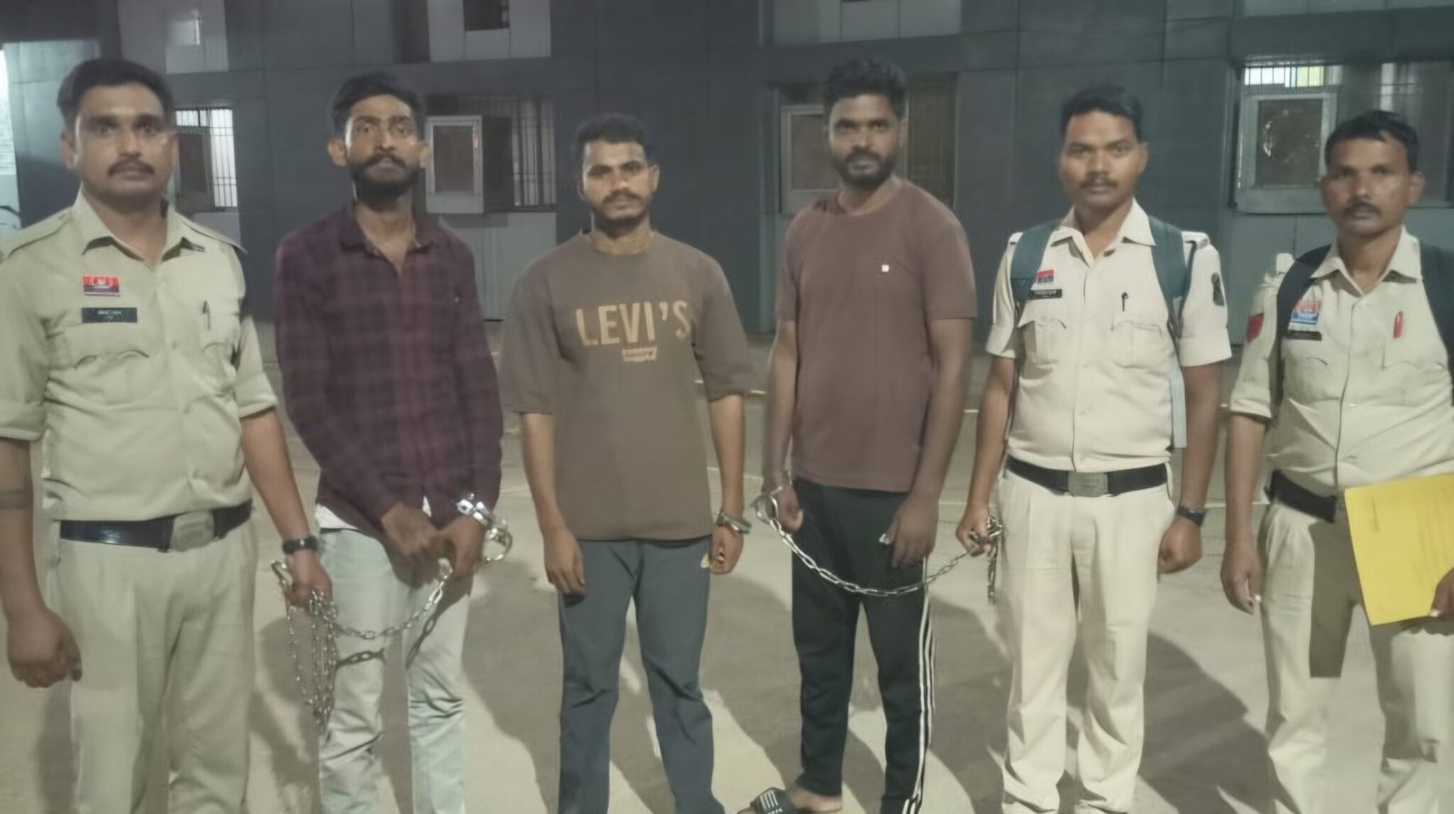 यूट्यूबर दीपक यादव की मुश्किलें बढ़ीं, शिक्षक से वसूली मामले में दो सहयोगी भी गिरफ्तार