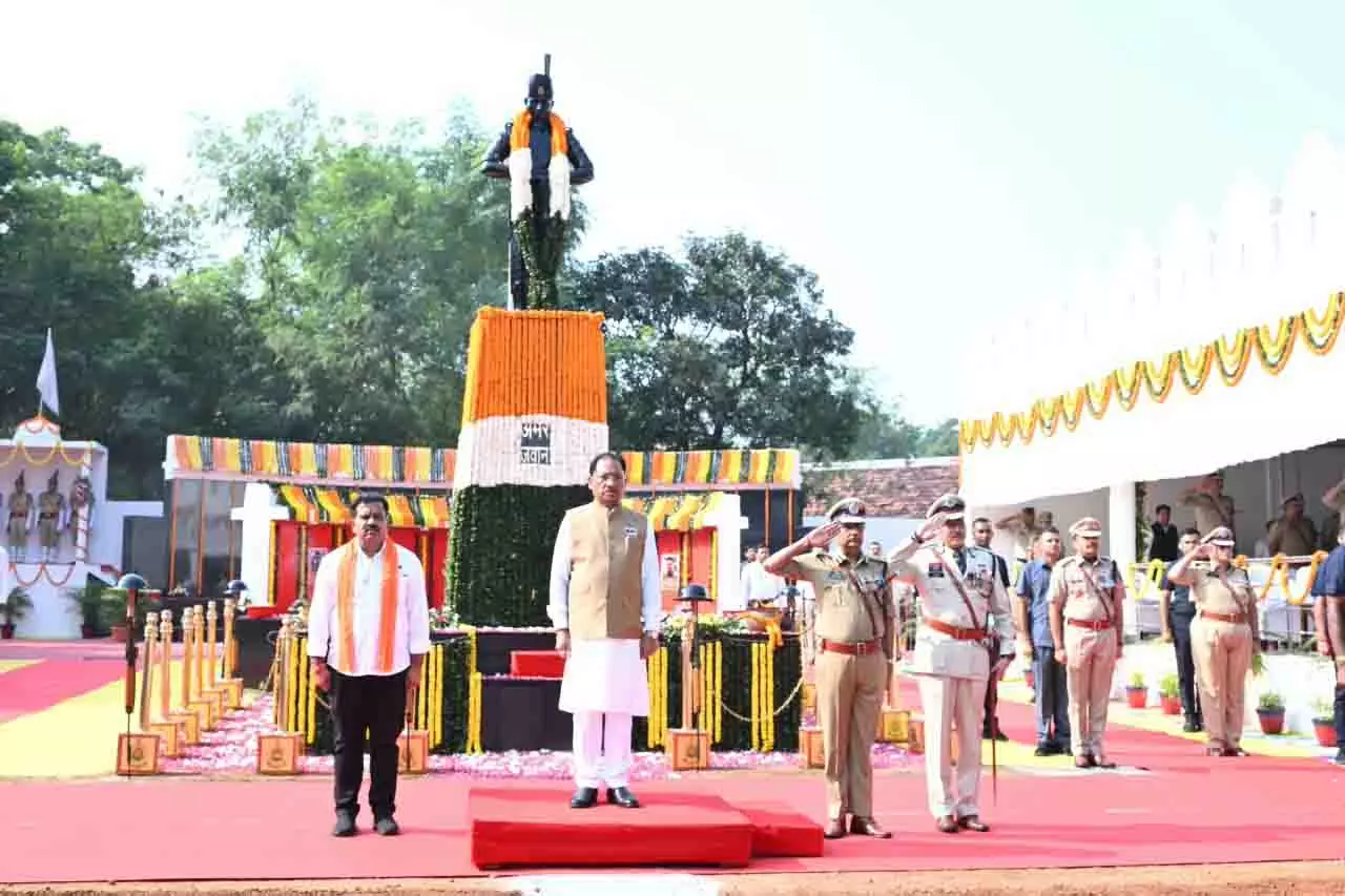 शहीद जवानों की शहादत को किया याद, परिवार सम्मानित