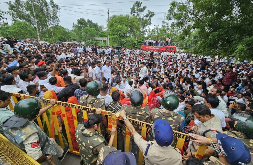 समाजसेवा — मानव जीवन का सबसे बड़ा गुण