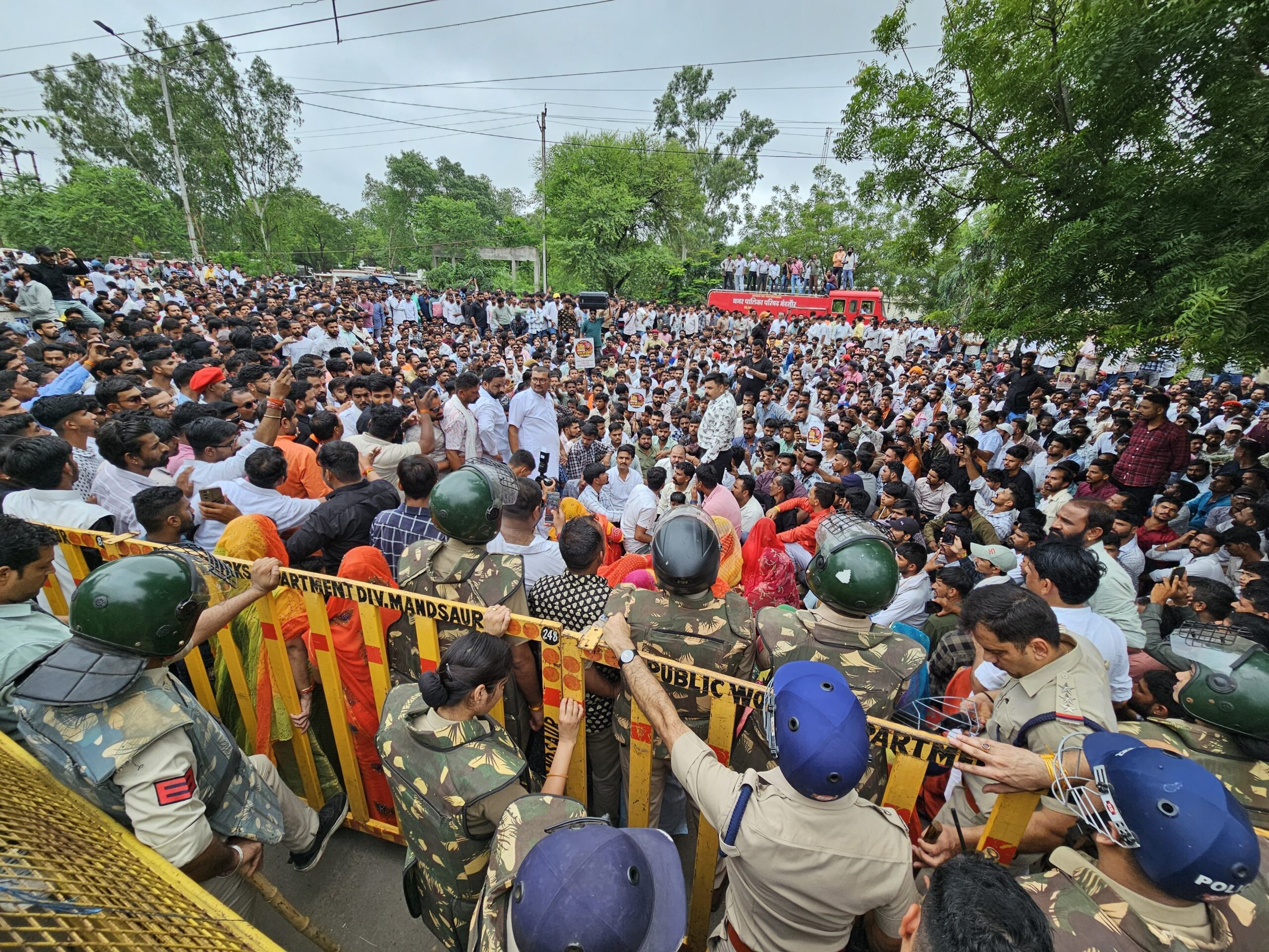 समाजसेवा — मानव जीवन का सबसे बड़ा गुण