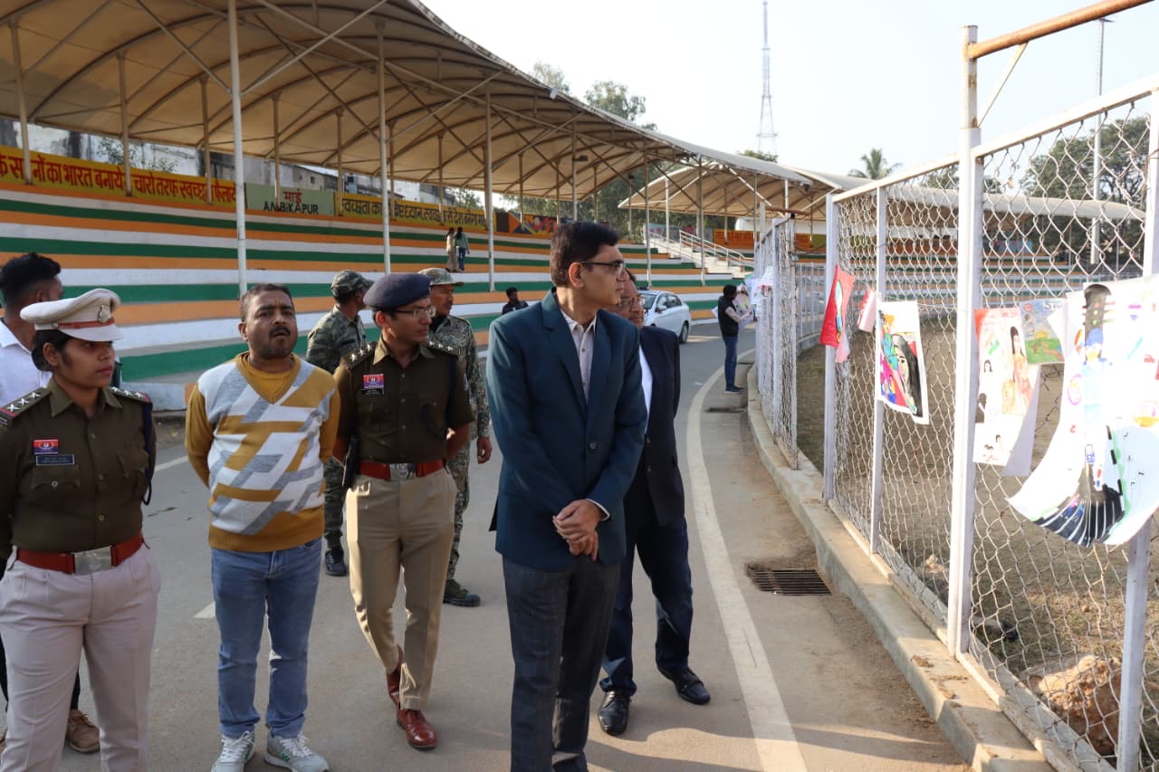 गांधी स्टेडियम में ड्राइंग-पेंटिंग प्रतियोगिता एवं प्रदर्शनी आयोजित, 500 विद्यार्थियों ने लिया भाग